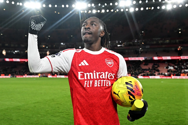 eze-tao-dia-chan-truoc-tottenham-buoc-jamie-carragher-len-song-xin-loi-vi-tung-danh-gia-thap